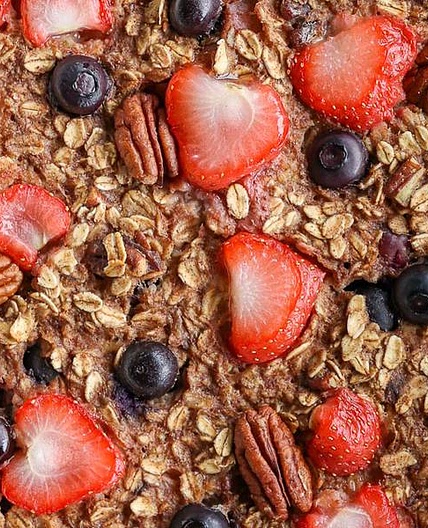 Baked Berry & Pecan Oatmeal