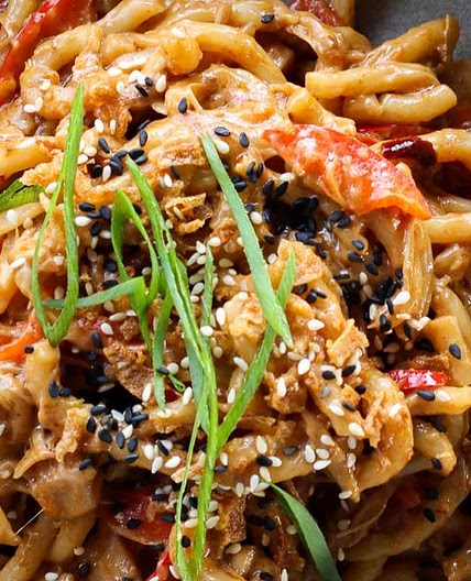 Creamy Peanut Butter Jackfruit Noodles