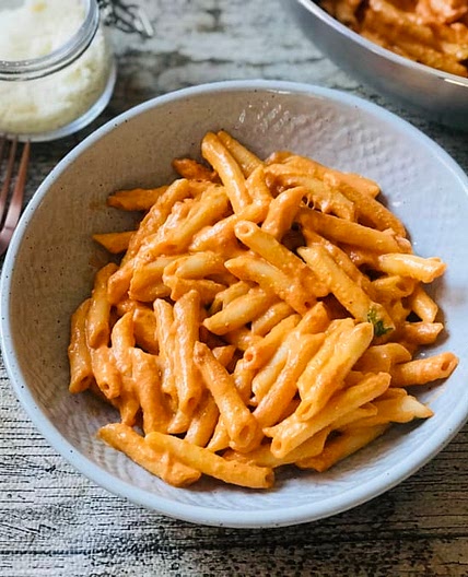 Pasta with Bell Pepper and Walnut Sauce