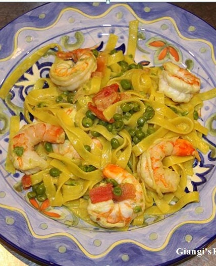 Fettuccine with Prawns, Peas, Tomatoes and Cream Sauce