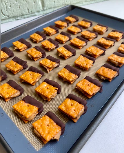Cheez-It Butterfinger Bites