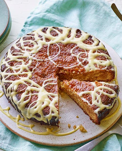 Apple and olive oil cake