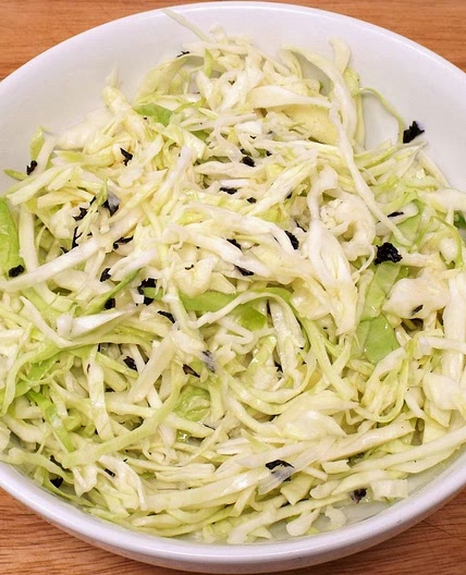 Salatet Malfouf (Lebanese Cabbage Salad)