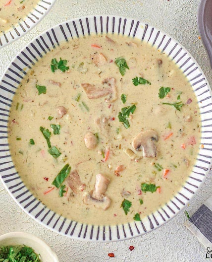 One Pot Creamy Chicken and Mushroom Soup Recipe