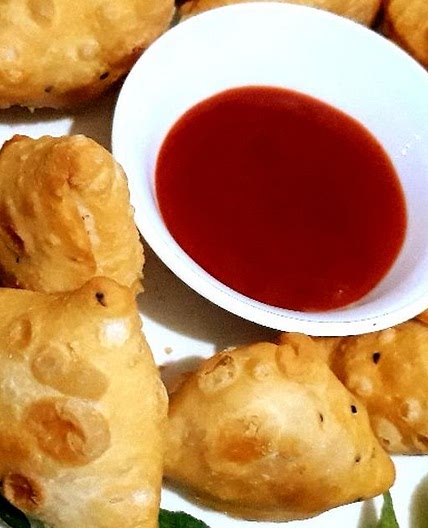 आलू समोसा (Aloo Samosa recipe in Hindi)