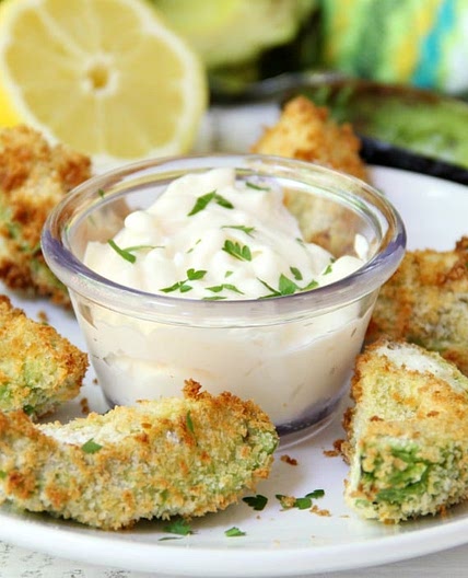 Air Fryer Avocado Wedges With Garlic Aioli Dipping Sauce