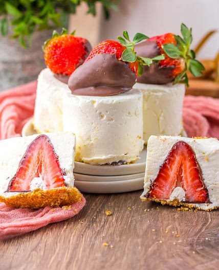 No-Bake Chocolate Strawberry Cheesecake