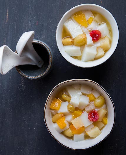 Easy Chinese Almond Jelly /Almond Tofu with Fruit Cocktail