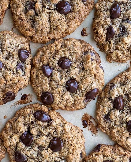 Soft & Chewy Oatmeal Cookies with Almond Flour