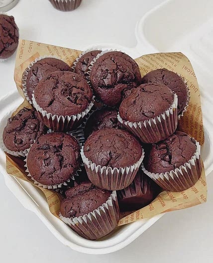 Easy Chocolate Muffins That Taste Like a Bakery Treat