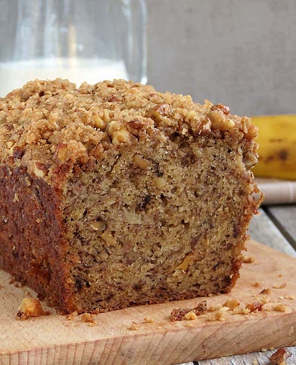Moist Banana Bread with Crunchy Streusel Topping
