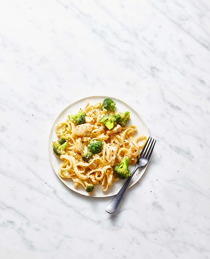 Lemon-Pepper Linguine With Creamy Chicken and Broccoli