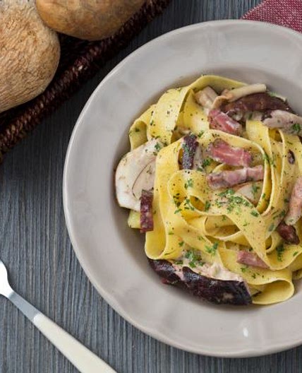 Pappardelle con speck e funghi porcini