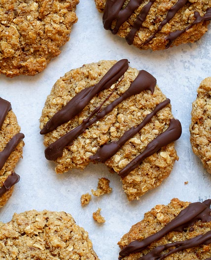 soft and chewy oatmeal cookies