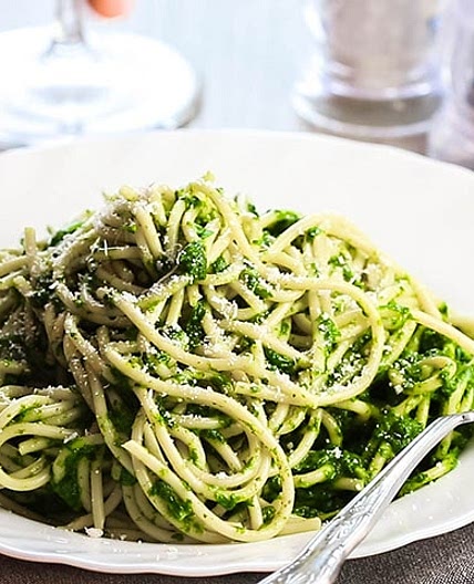 Spaghetti with Spinach Sauce