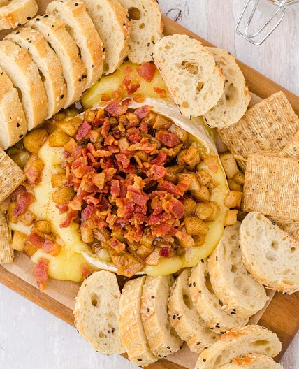 Baked Brie with Apples and Bacon