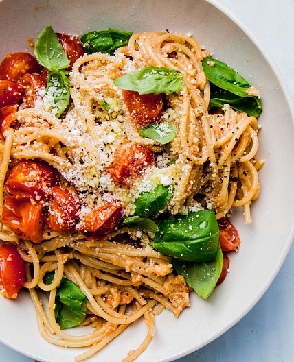Spaghetti With Tomato and Walnut Pesto
