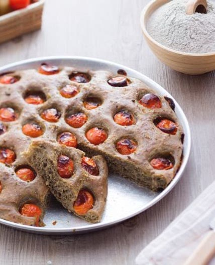 Focaccia di grano arso ai pomodorini