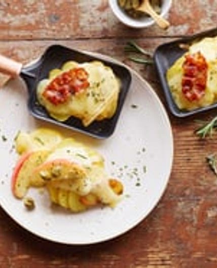 Raclette-Pfännchen mit Apfel