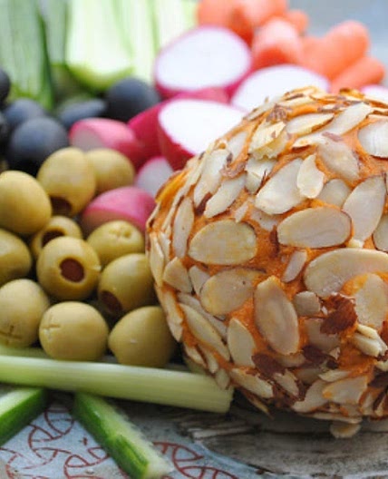 Extra Sharp Raw Cheddar Cheeseball