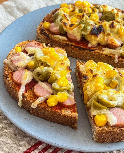 Breakfast Pizza Sandwiches