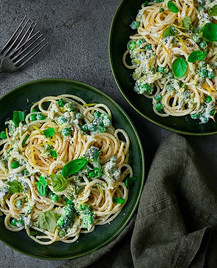 Zesty ricotta and broccoli spaghetti