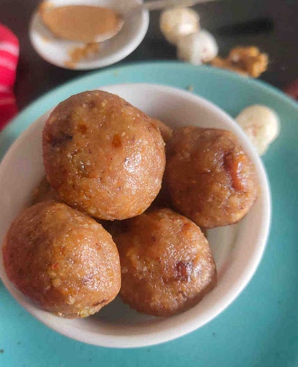 Easy Vegan Energy Balls Recipe- No Bake Granola Balls