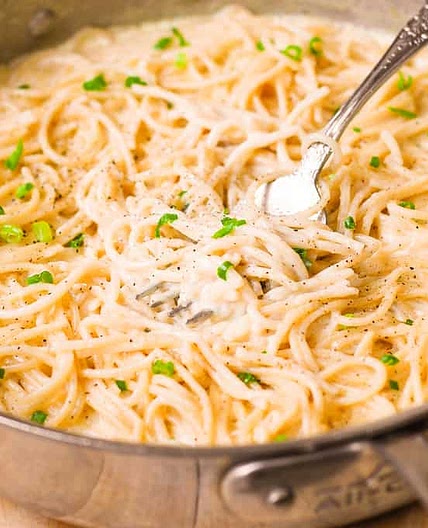 Four Cheese Garlic White Cream Pasta Sauce