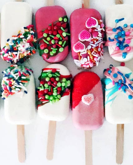 Cakesicles (Cake Popsicles)