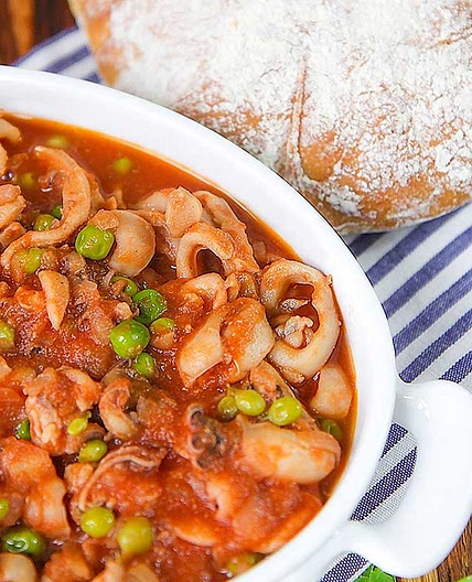 CUTTLEFISH STEW with green peas, Italian style