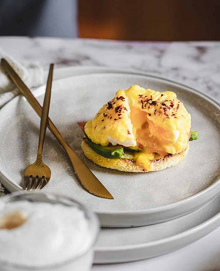 Vegetarian Eggs Benedict Recipe with Avocado and Tomato