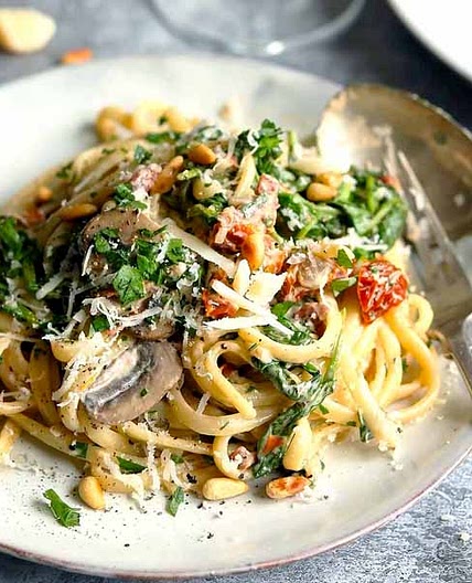 Pasta with Mushrooms and Spinach