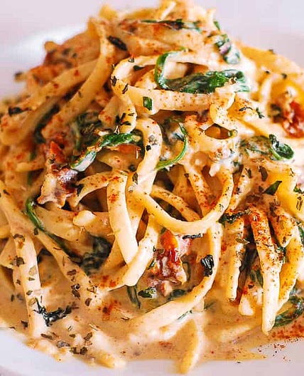 Linguine with spinach and sun-dried tomato cream sauce