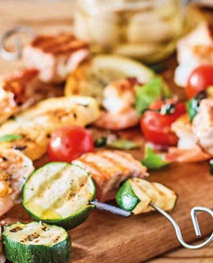 Mediterrane Fischspieße