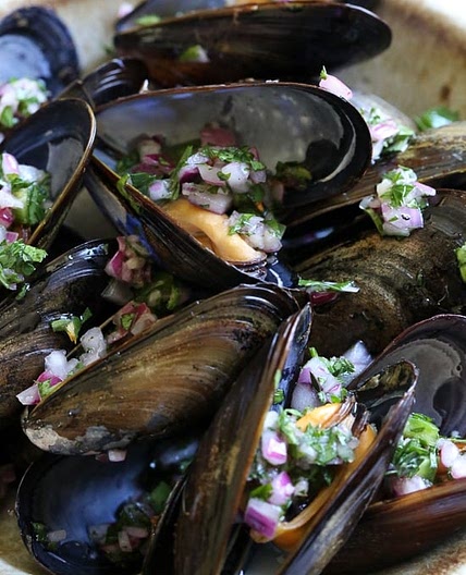 Steamed Mussels with Piri Piri Sauce