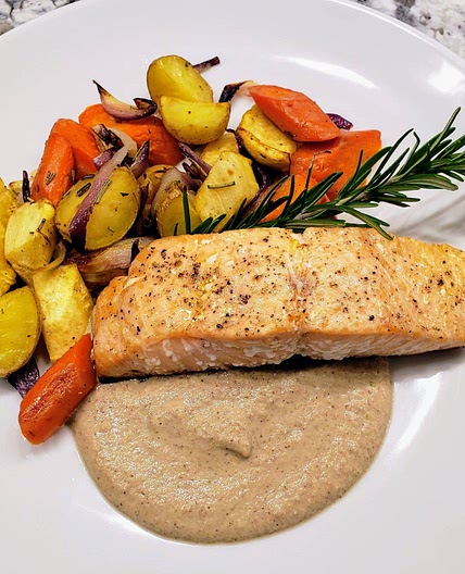 Salmon with creamy pecan sauce