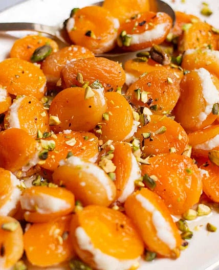 Kuru Kayısı Tatlısı (Turkish Poached Apricots with Ricotta)