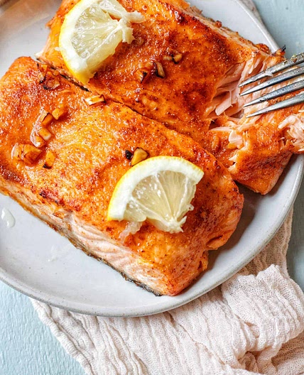10 Minutes Honey Glazed Air Fryer Salmon