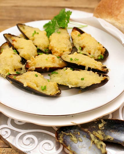 Cheesy Baked Mussels