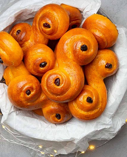 Lussekatter, Swedish saffron buns (VIDEO)