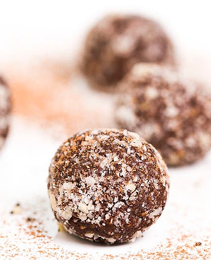 Raw Power Protein Balls with cacao, hemp, chia and flax seeds