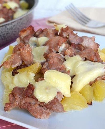 Patate con salsiccia e scamorza