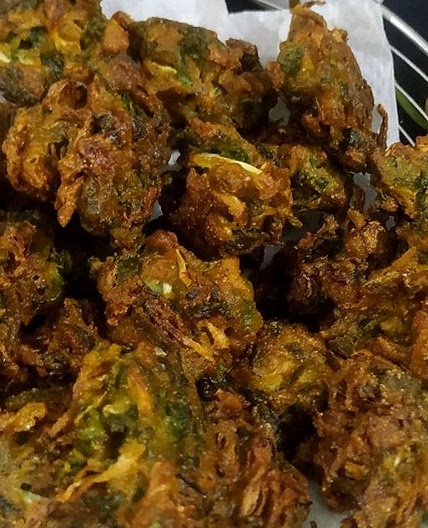 पालक की पकोड़ी (palak ki pakode recipe in Hindi)