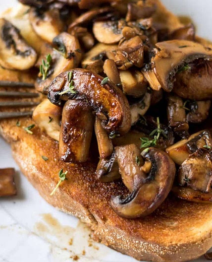 Mushrooms on Toast with Garlic and Thyme
