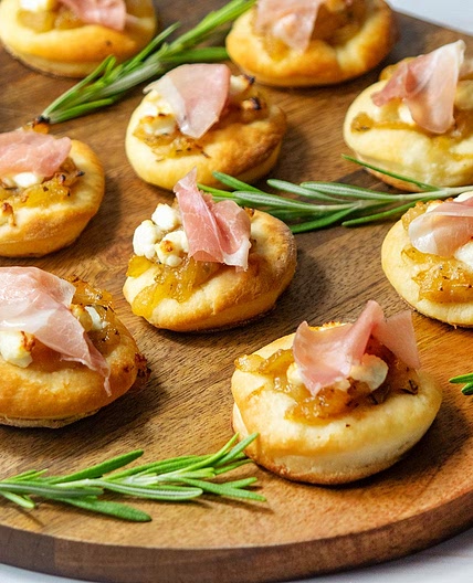 Caramelized Onion and Prosciutto Pizzettes
