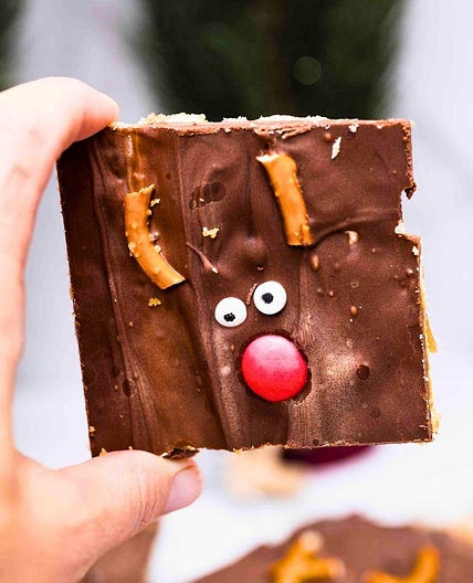 Christmas Reindeer Crack Toffee (Easy Saltine Toffee Recipe for Kids)