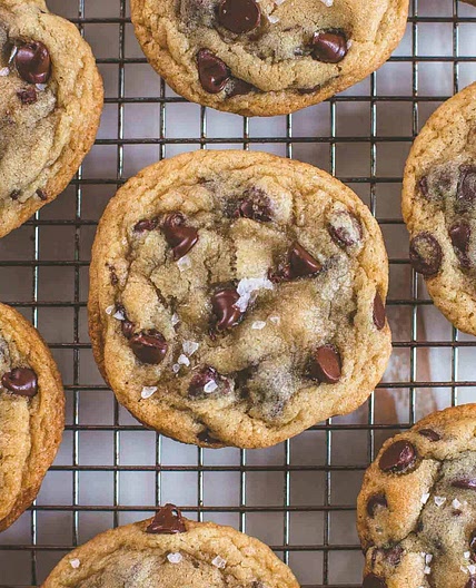 Crispy and Chewy Chocolate Chip Cookies