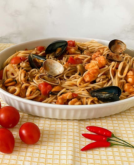Spaghetti allo Scoglio (Italian Seafood Pasta Recipe)