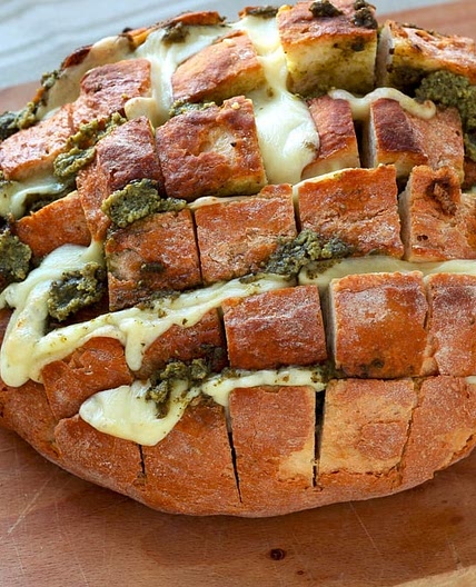 Pain hérisson à effeuiller au pesto et au Cantal