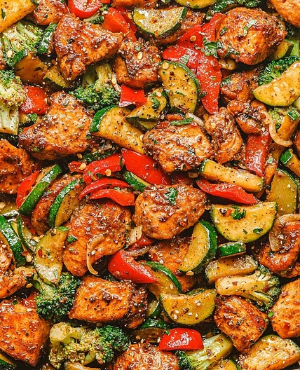 One Pot Chicken and Vegetables Skillet (Healthy & Low Carb)